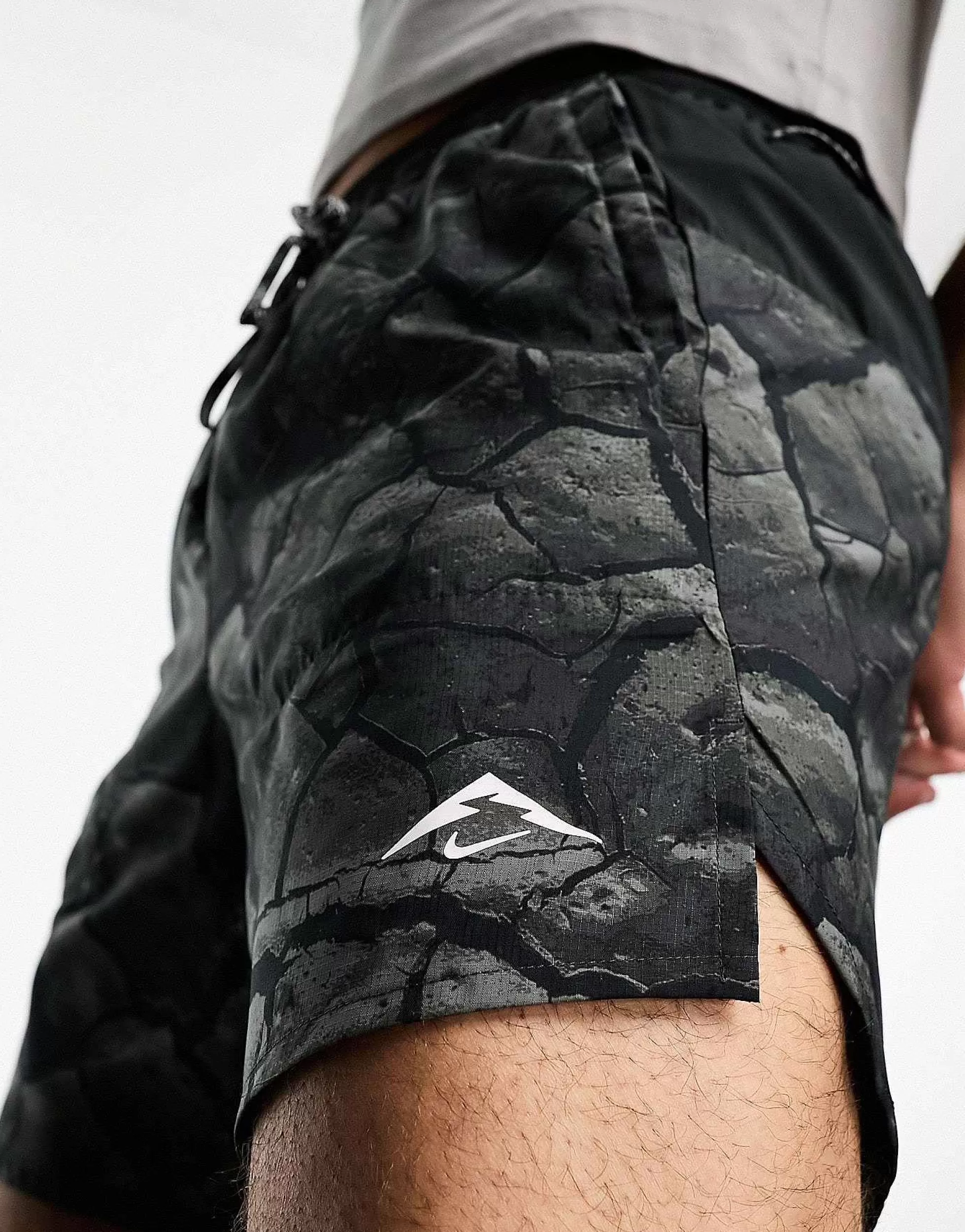 Men Nike Running Trail Stride Dri-Fit Shorts In Black