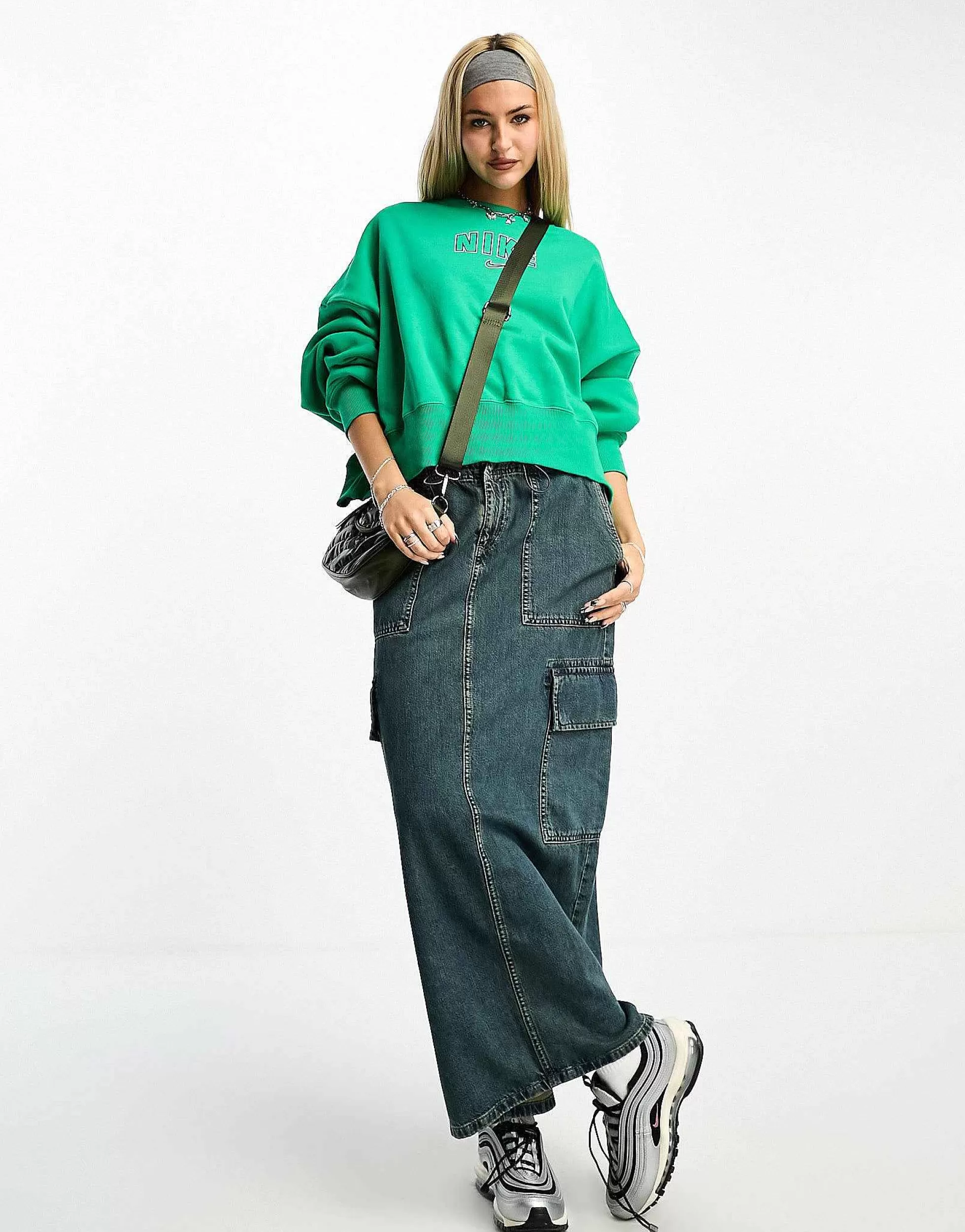 Women Nike Varsity Oversized Crop Sweatshirt In Stadium