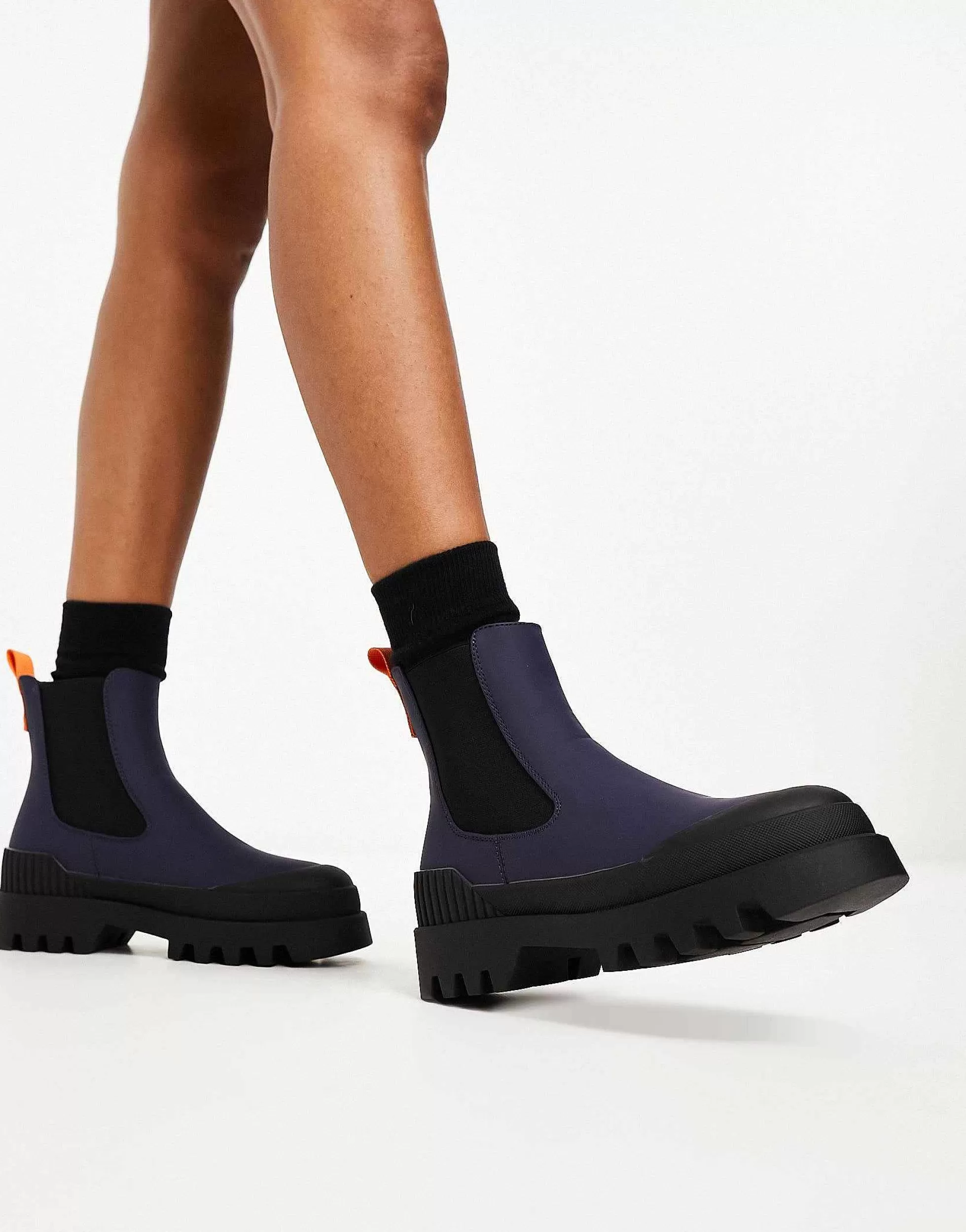 Women ONLY Chelsea Boot With Contrast Detail In