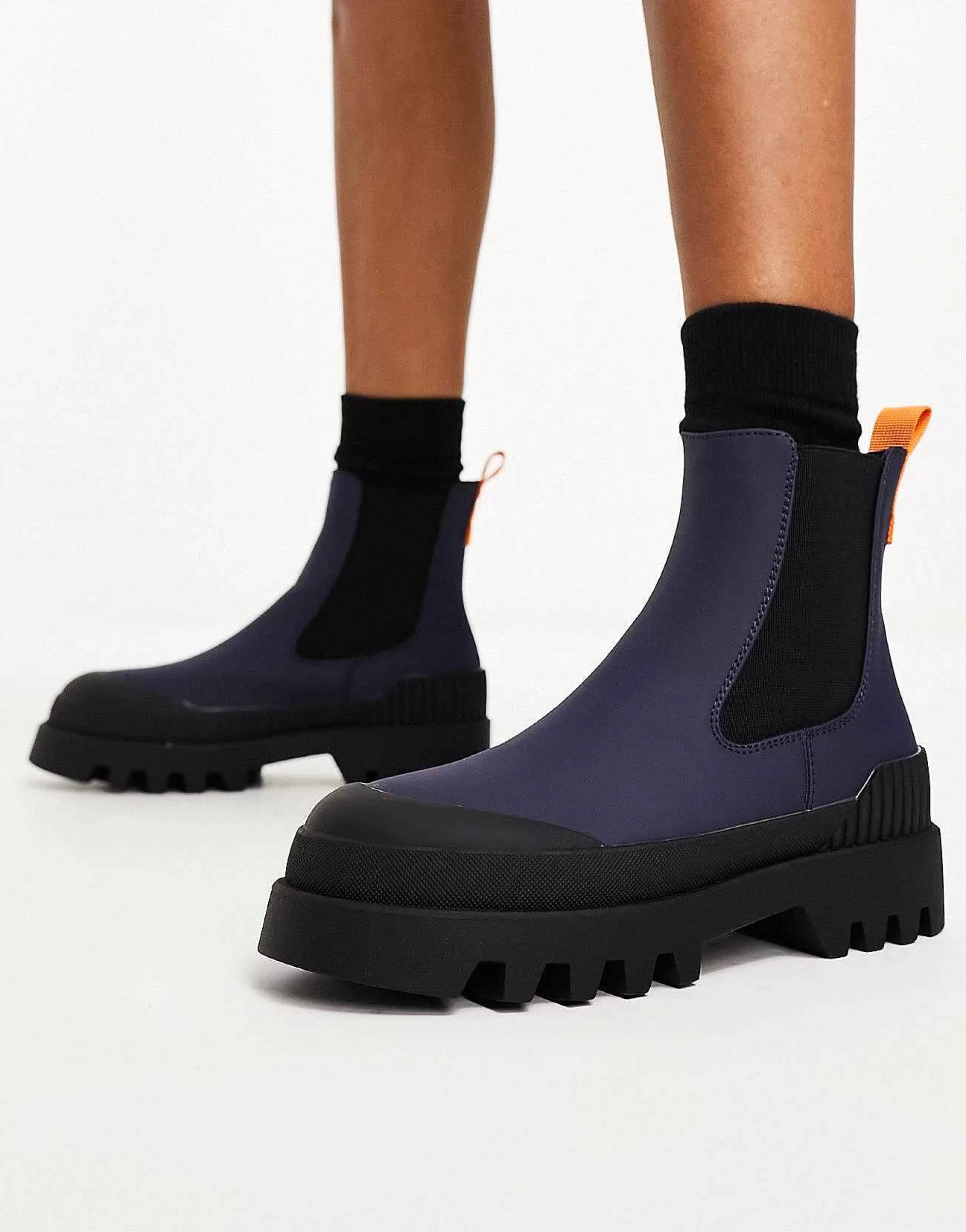 Women ONLY Chelsea Boot With Contrast Detail In