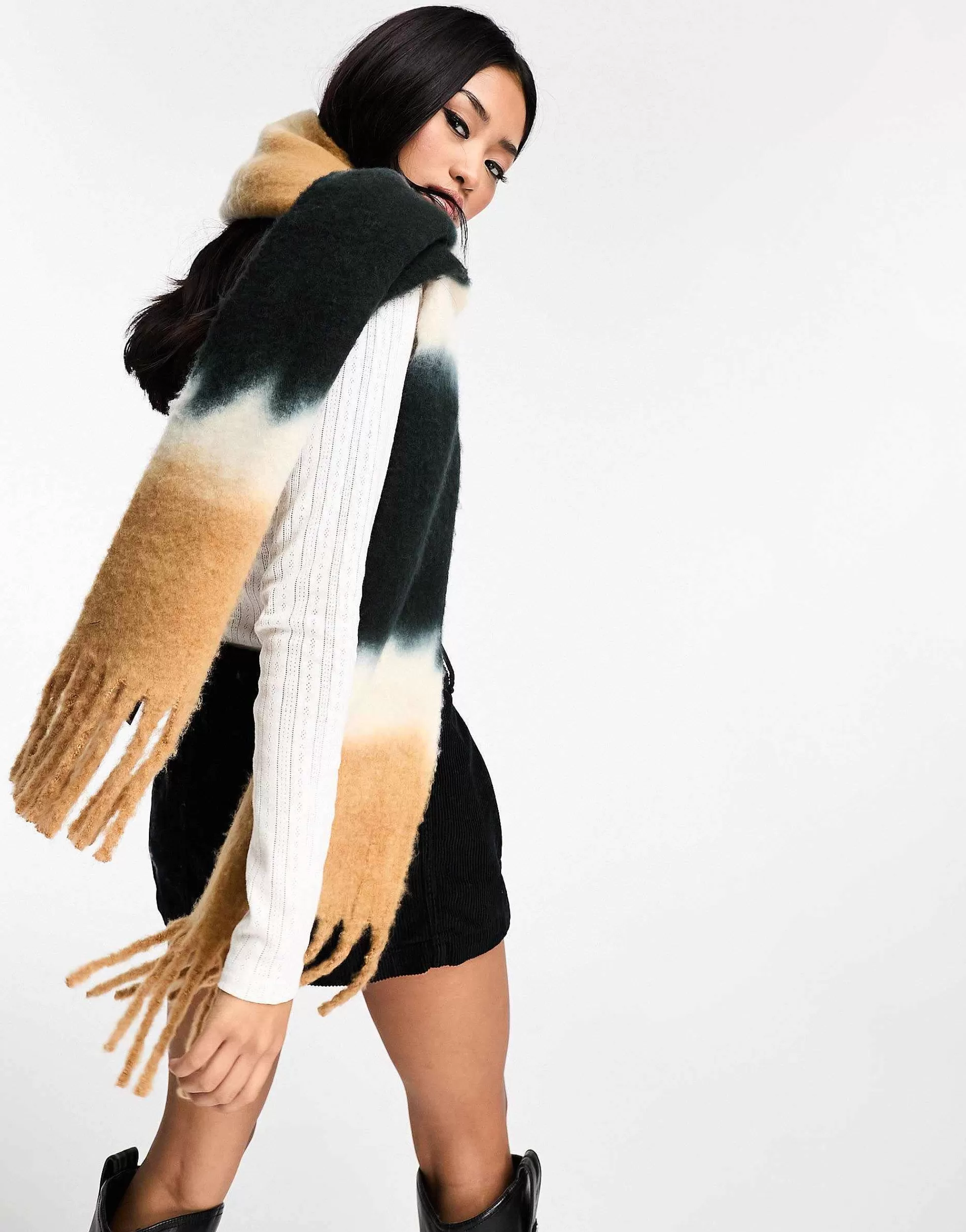 Women Pieces Soft Tassle Scarf In Gradient