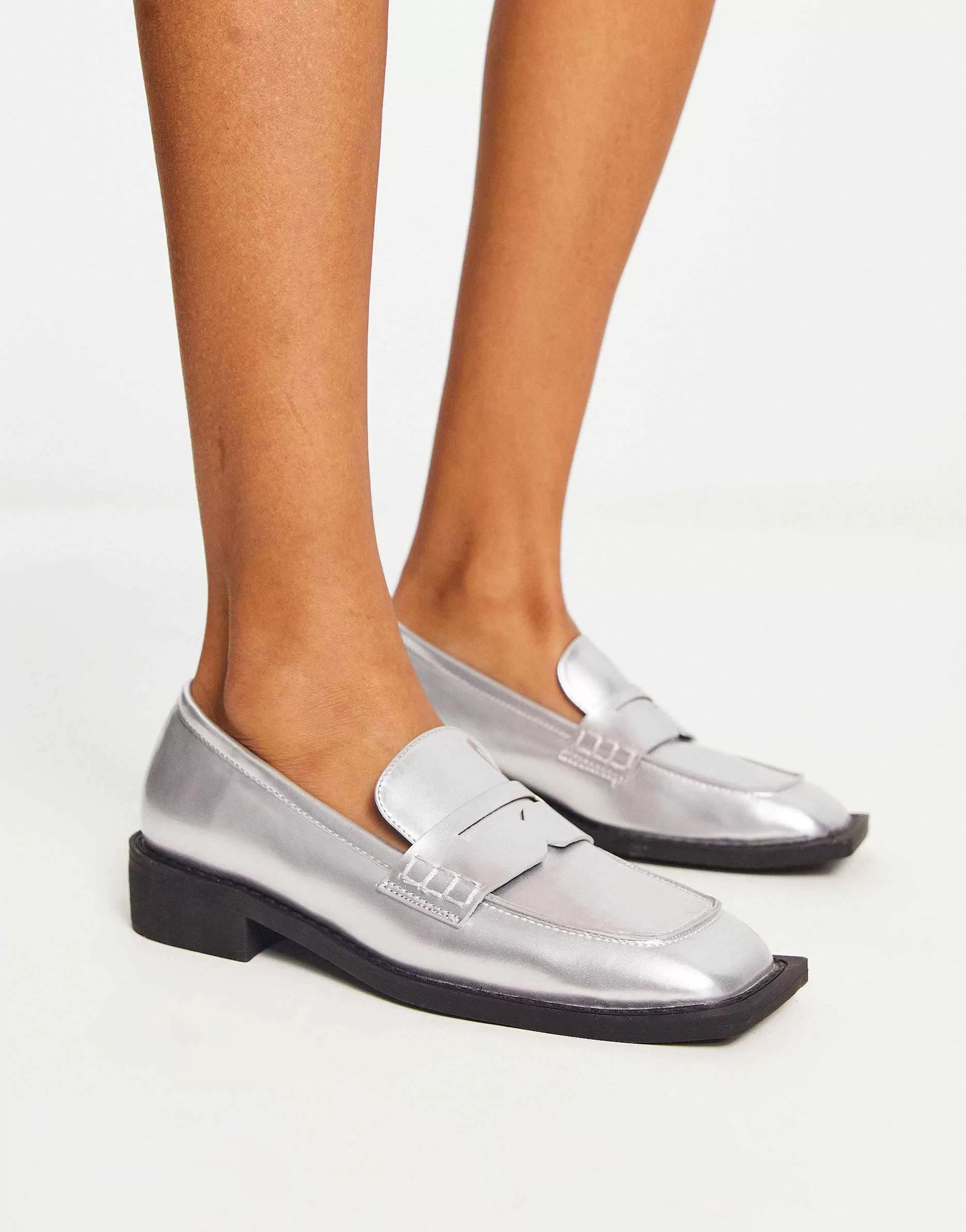 Women Raid Samantha Loafers In