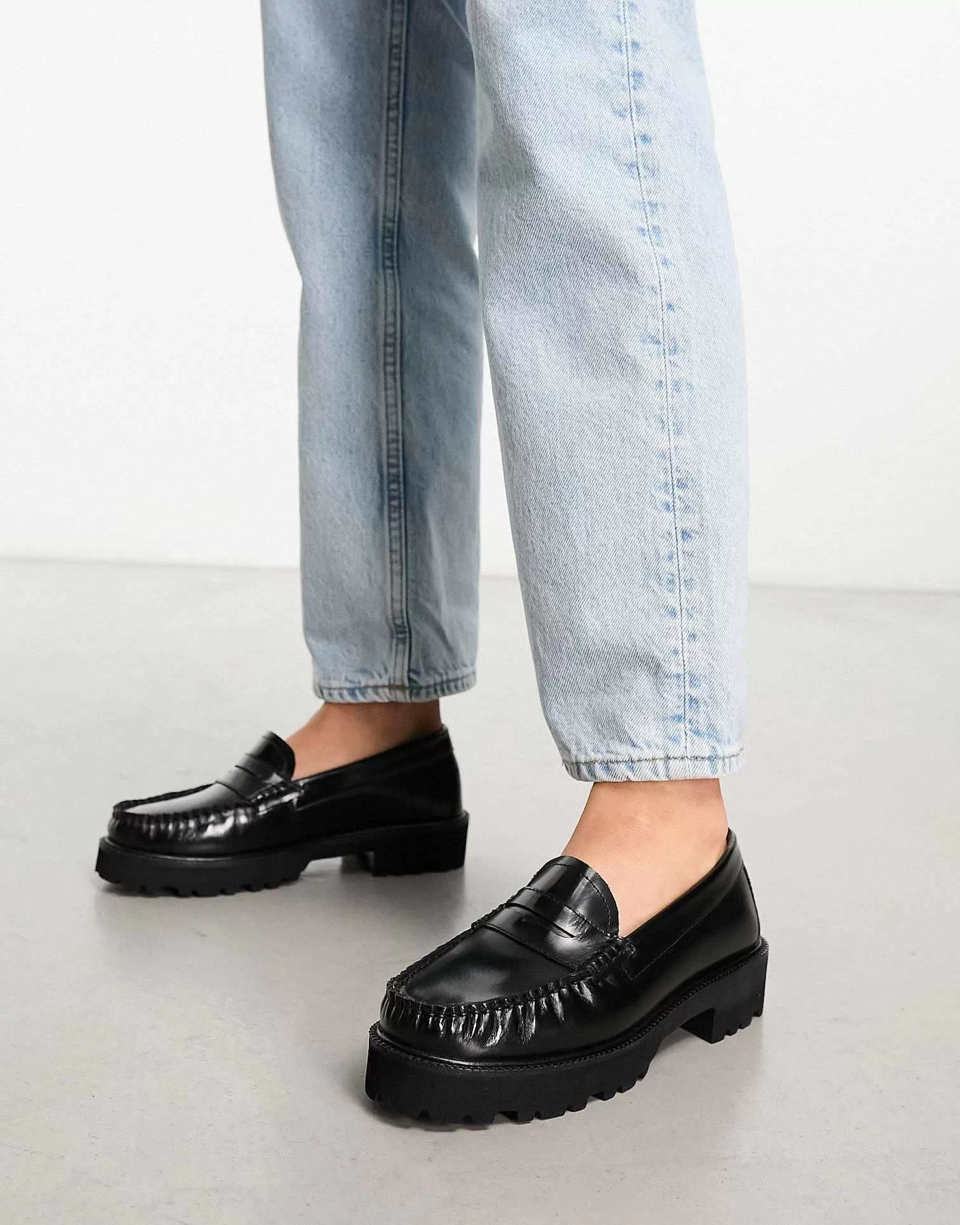 Women Schuh Lionel Loafers In Leather