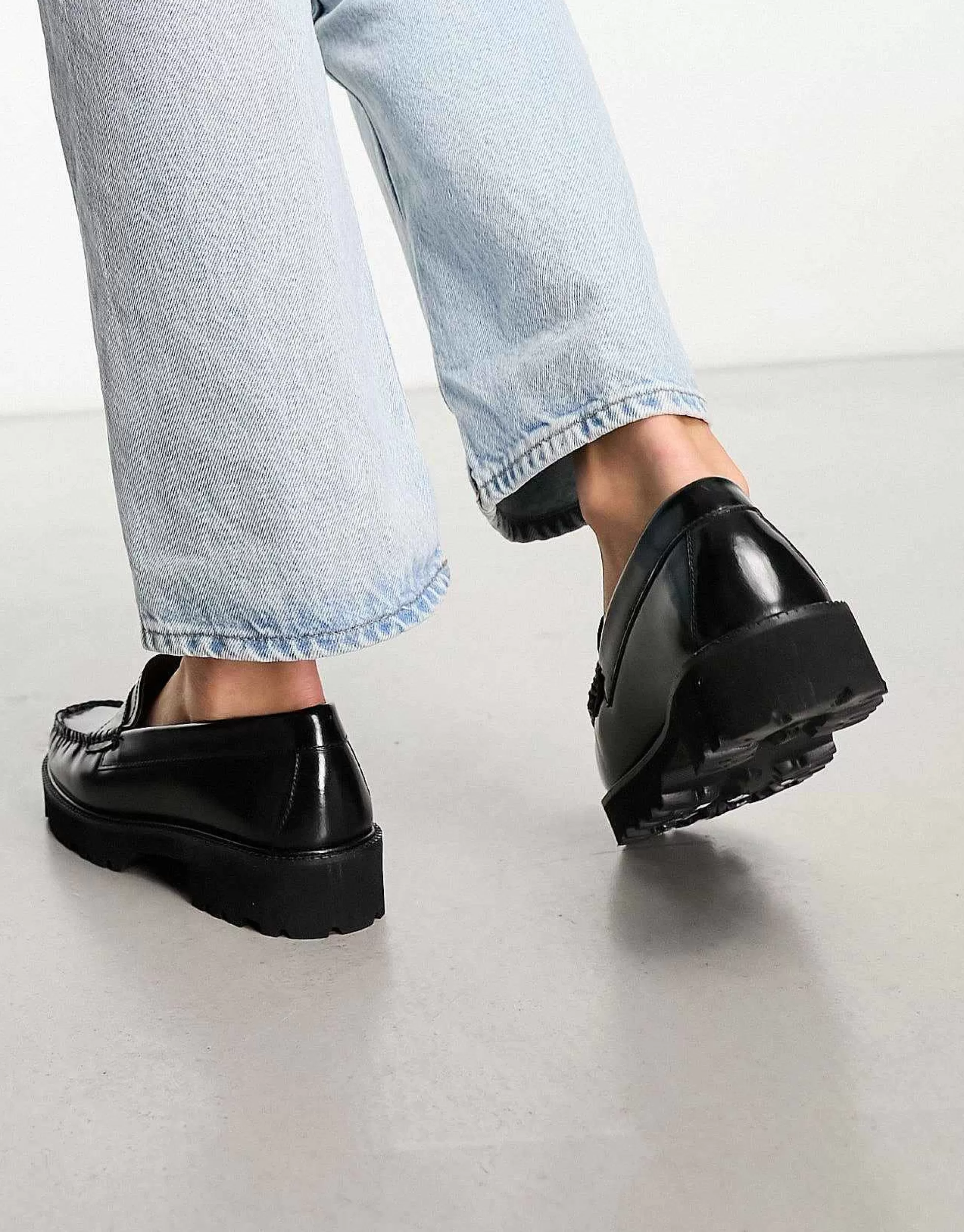 Women Schuh Lionel Loafers In Leather