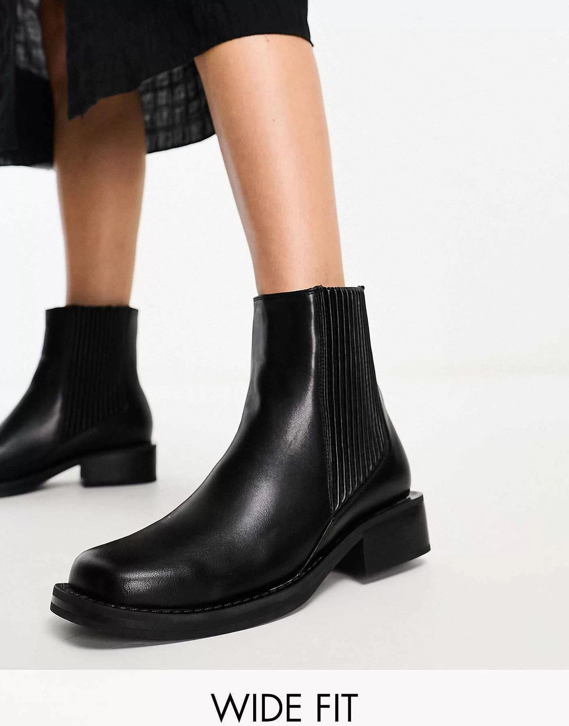 Women Simmi Wide Fit Simmi London Wide Fit Leroy Chelsea Boot In