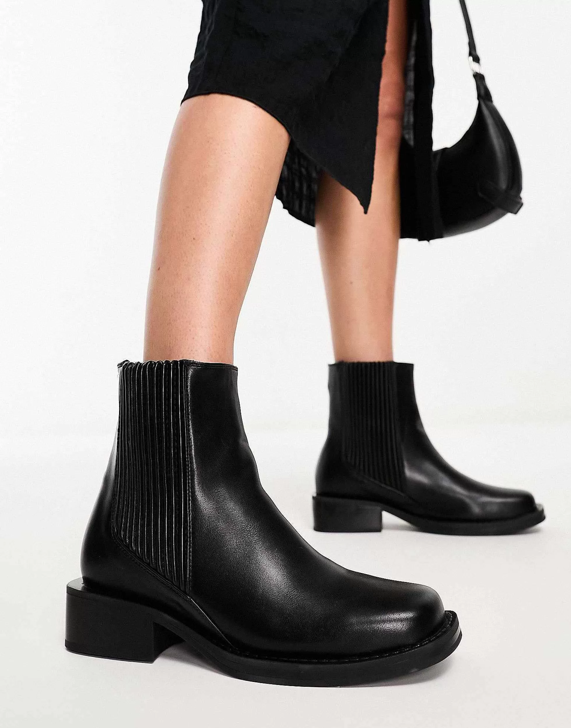Women Simmi Wide Fit Simmi London Wide Fit Leroy Chelsea Boot In