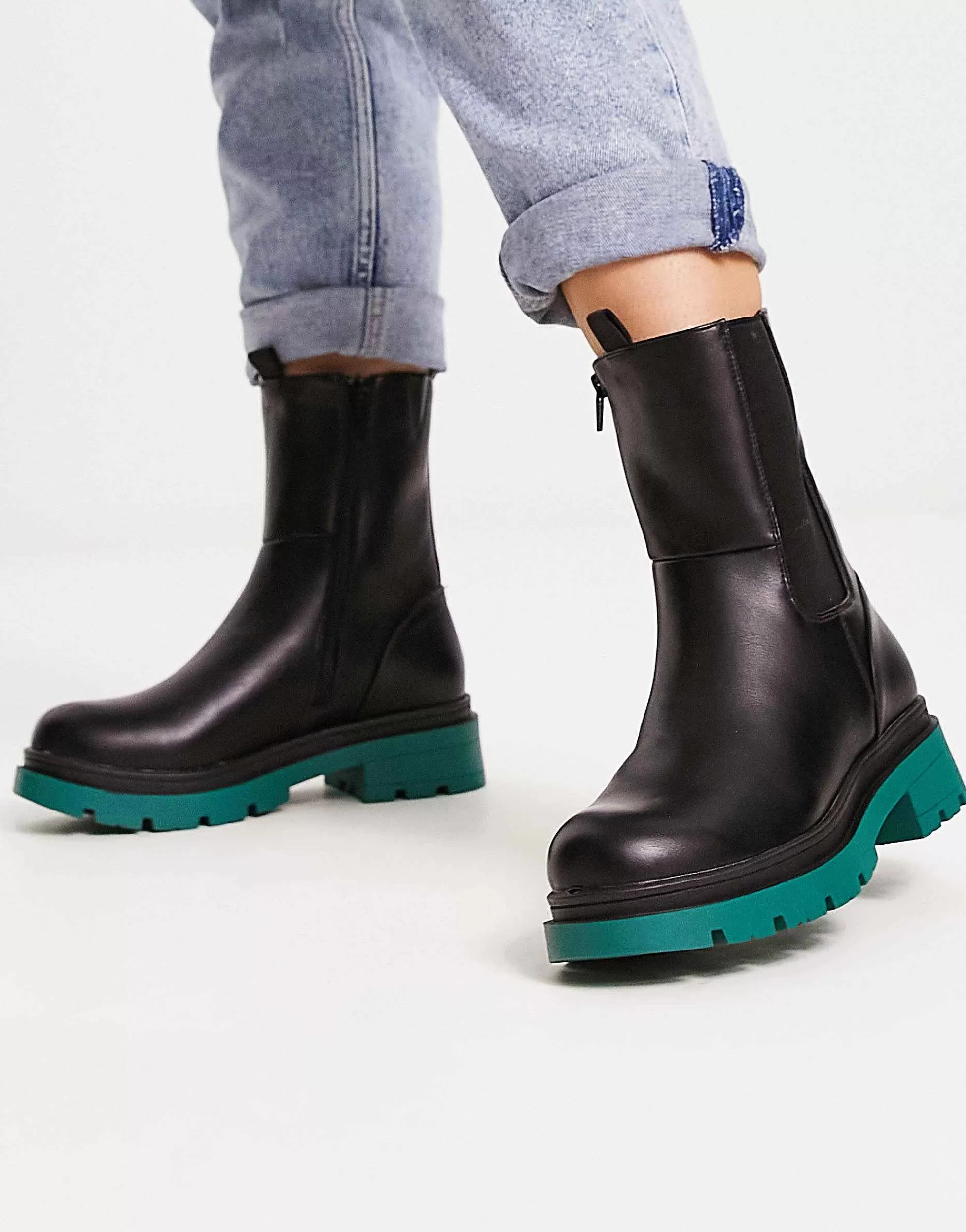 Women Simply Be Wide Fit Chunky Flat Chelsea Boot With Contrast Sole