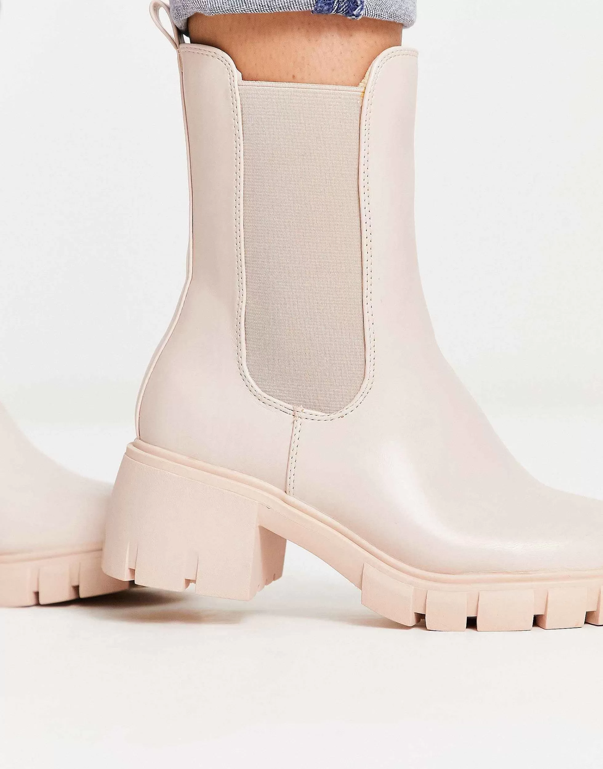 Women Simply Be Wide Fit Cleated Block Heeled Chelsea Boot In Stone