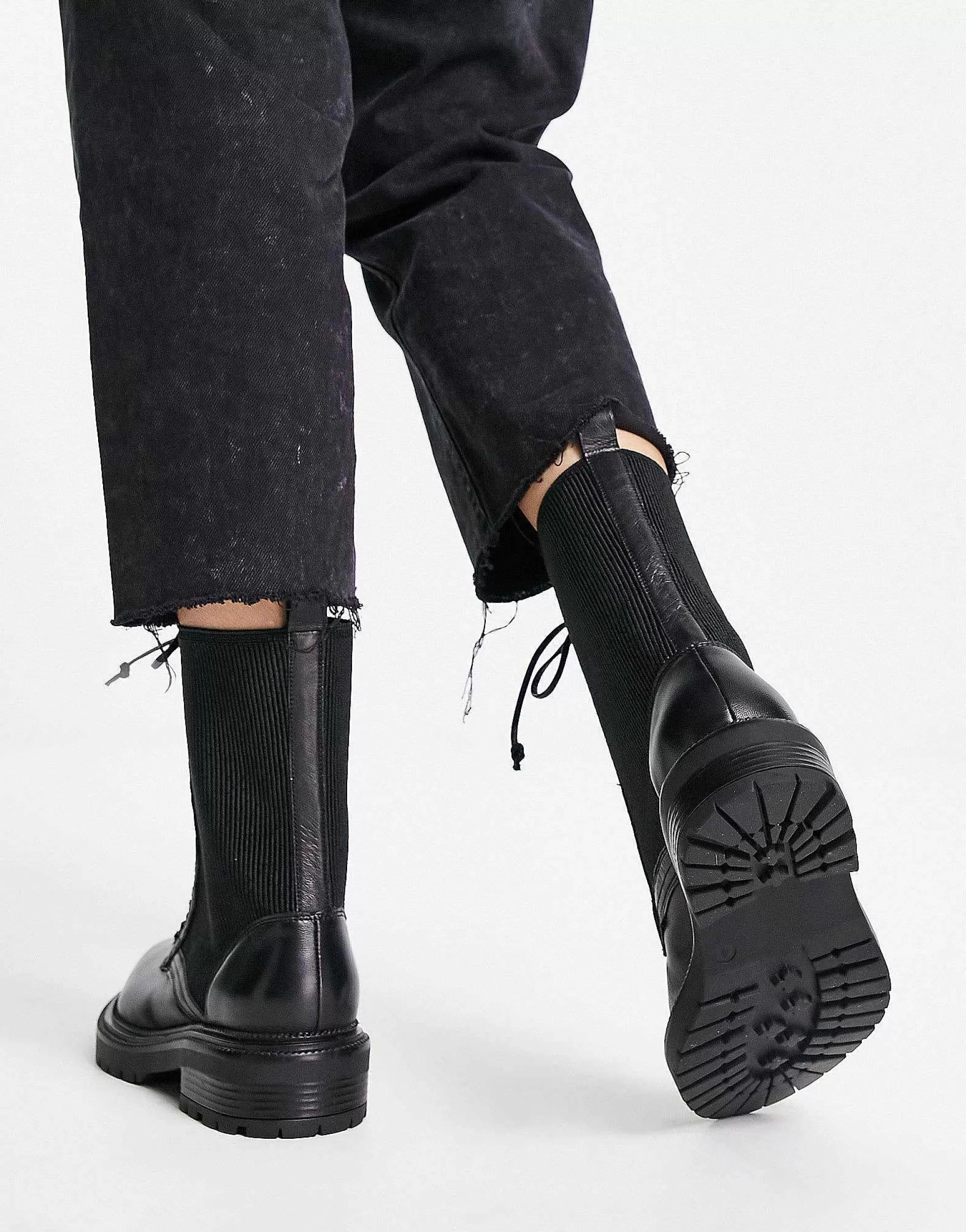 Women Simply Be Wide Fit Leather Pull On Chelsea Flat Ankle Boots With Cleated Sole In