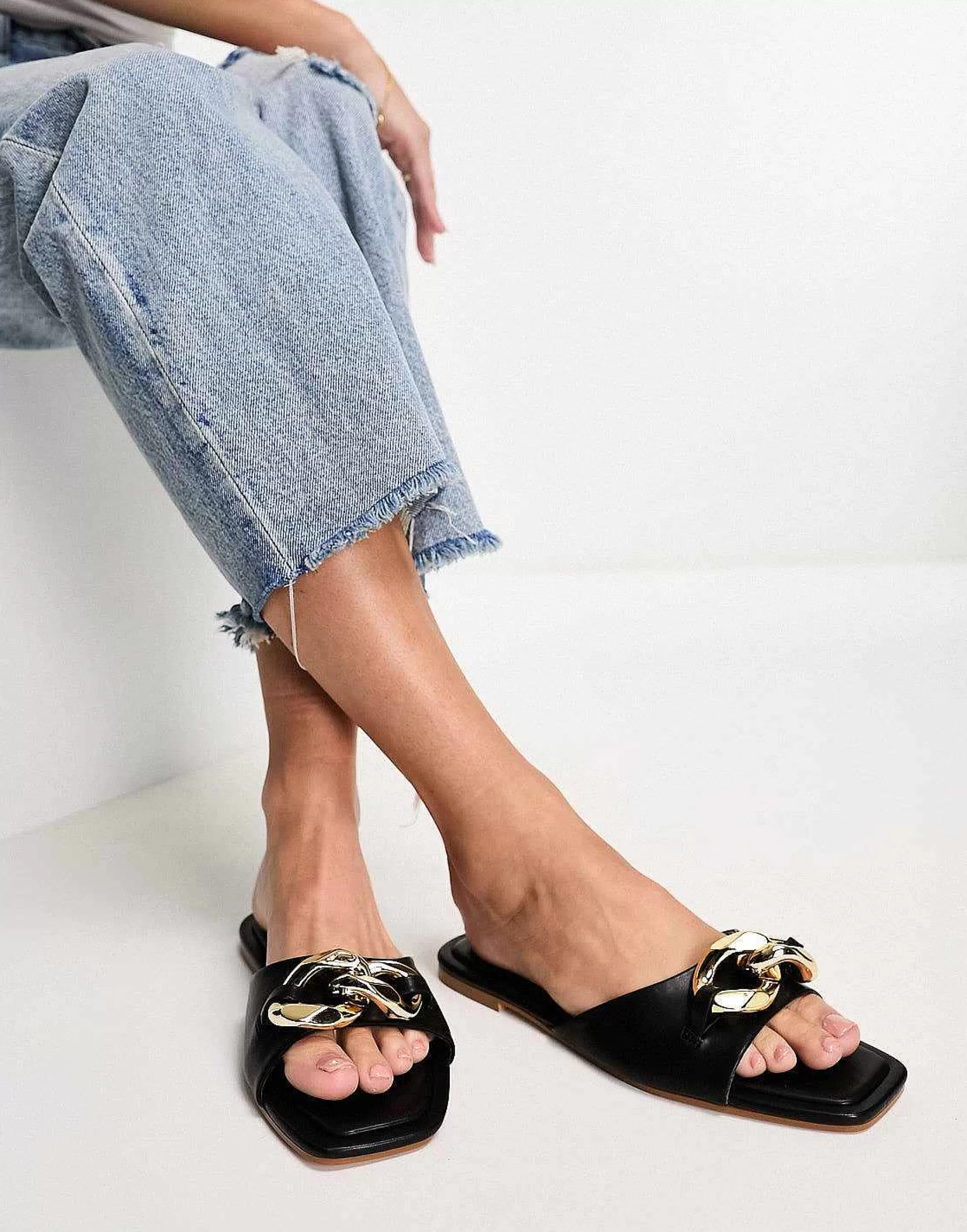 Women Stradivarius Buckle Detail Sandal In