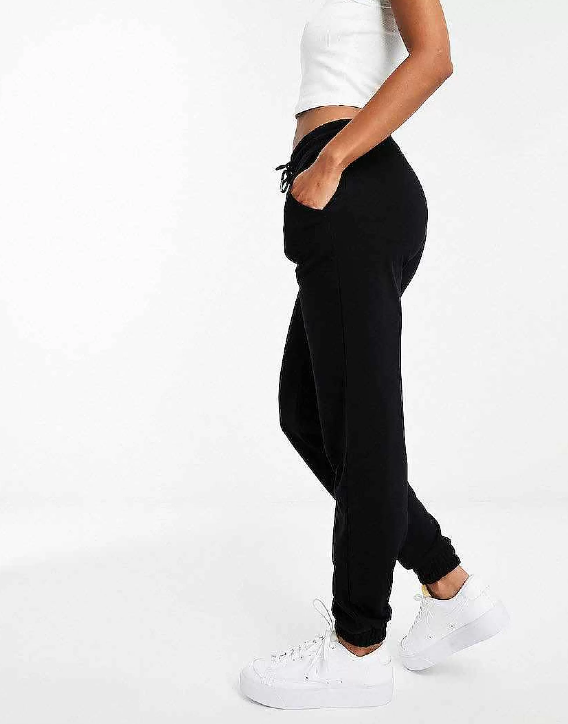 Women Stradivarius Cropped Sweatshirt And Jogger Co-Ord In Black