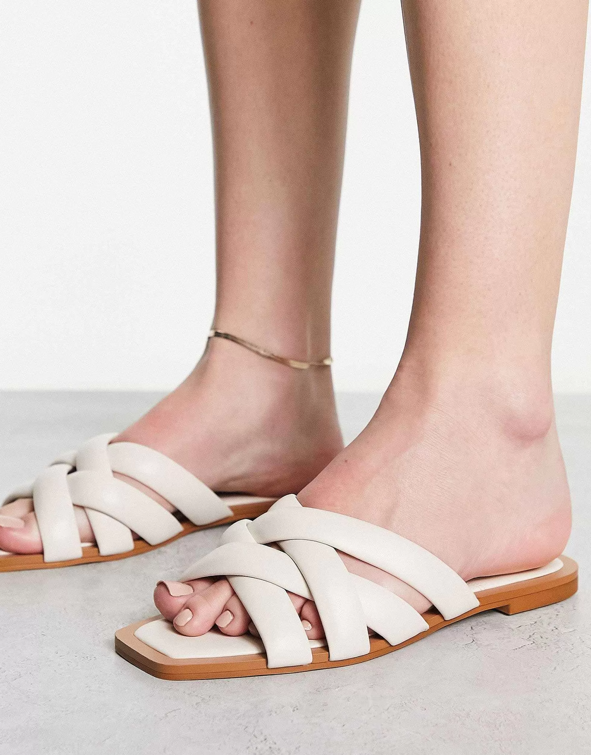 Women Stradivarius Cross Strap Sandal In