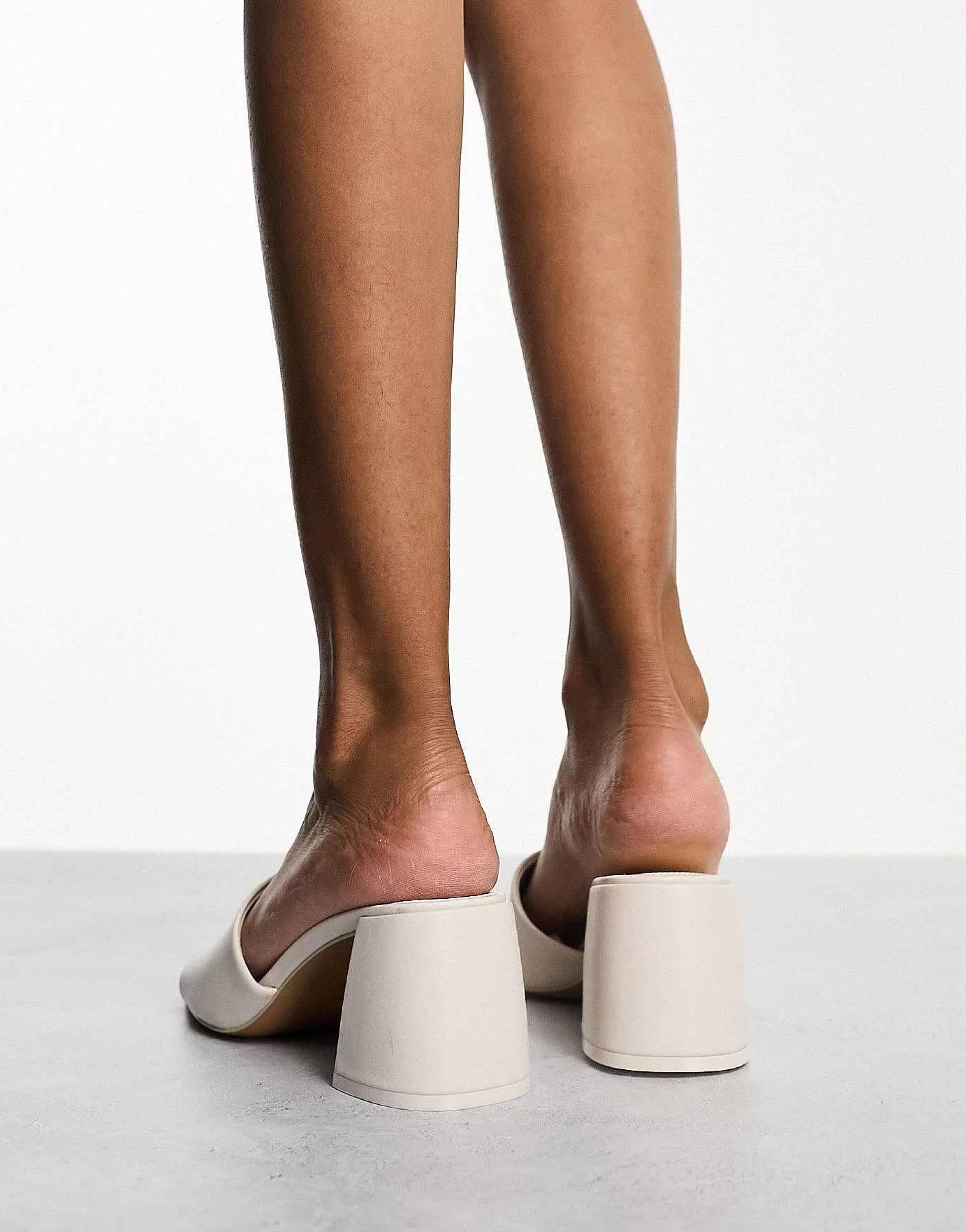 Women Stradivarius Wide Fit Cross Over Band Chunky Block Heeled Sandal In