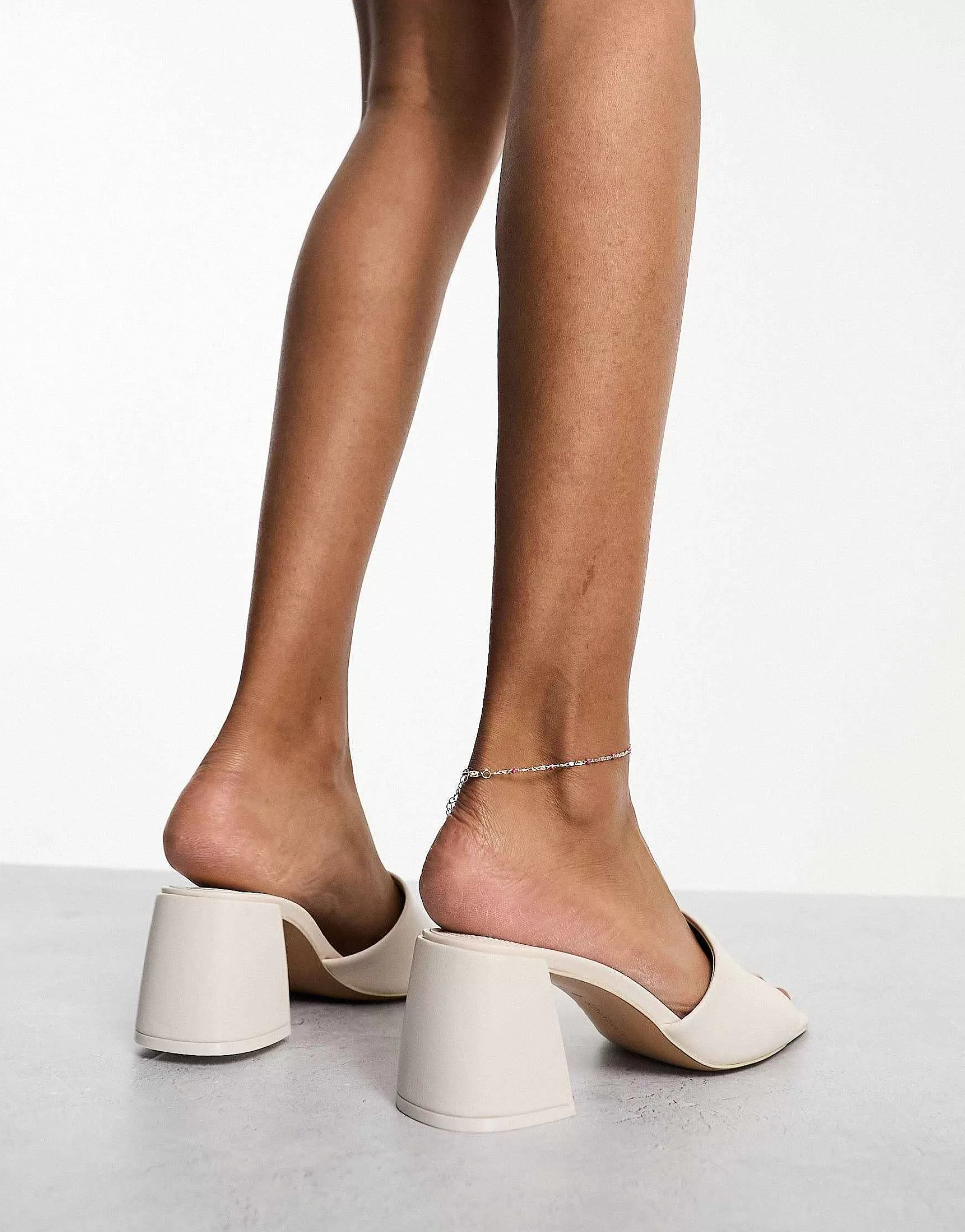 Women Stradivarius Wide Fit Cross Over Band Chunky Block Heeled Sandal In