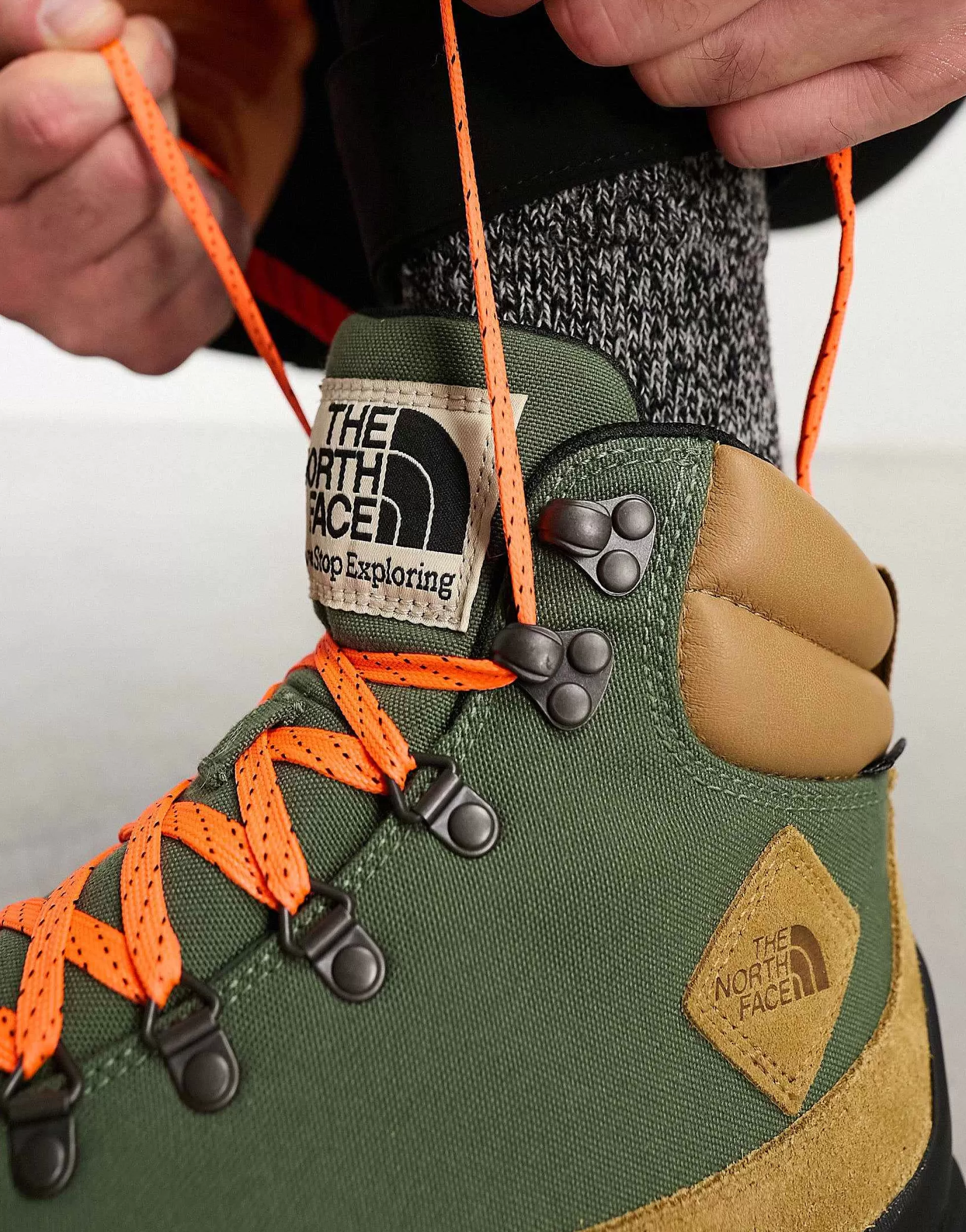 Men The North Face Back-To-Berkeley Iv Waterproof Hiking Boots In And Stone