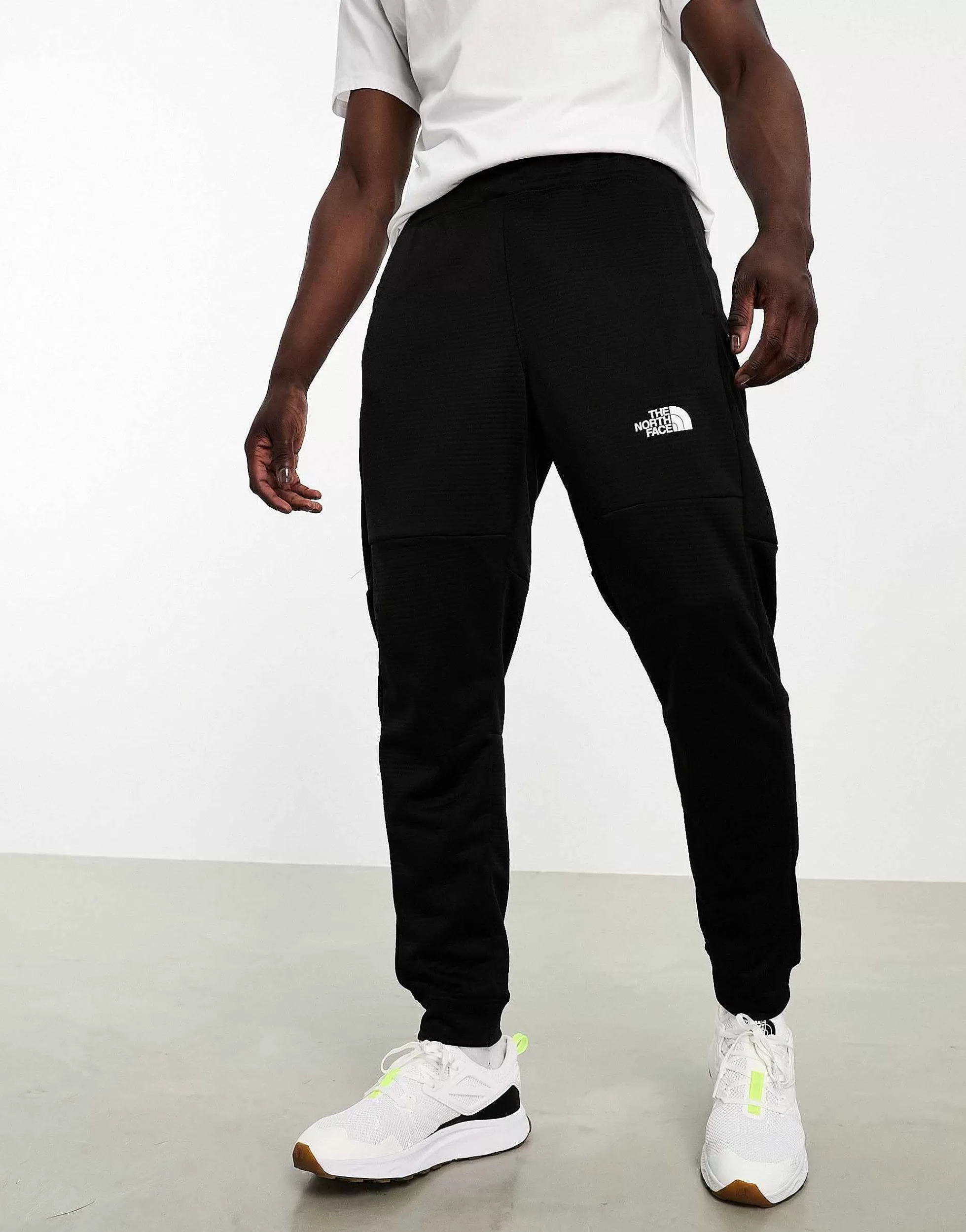 Men The North Face Training Mountain Athletic Fleece Joggers In