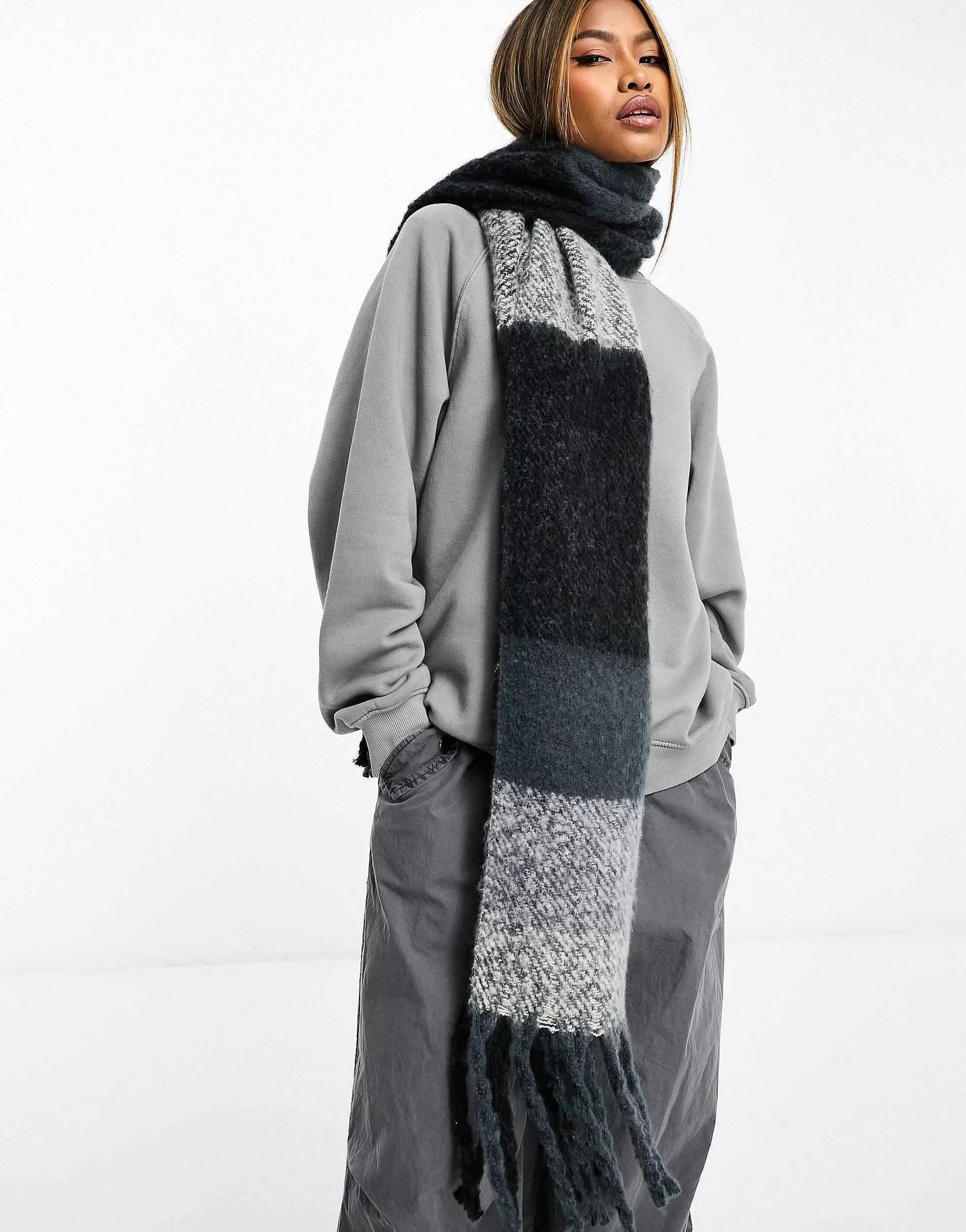 Women Threadbare Knitted Scarf In