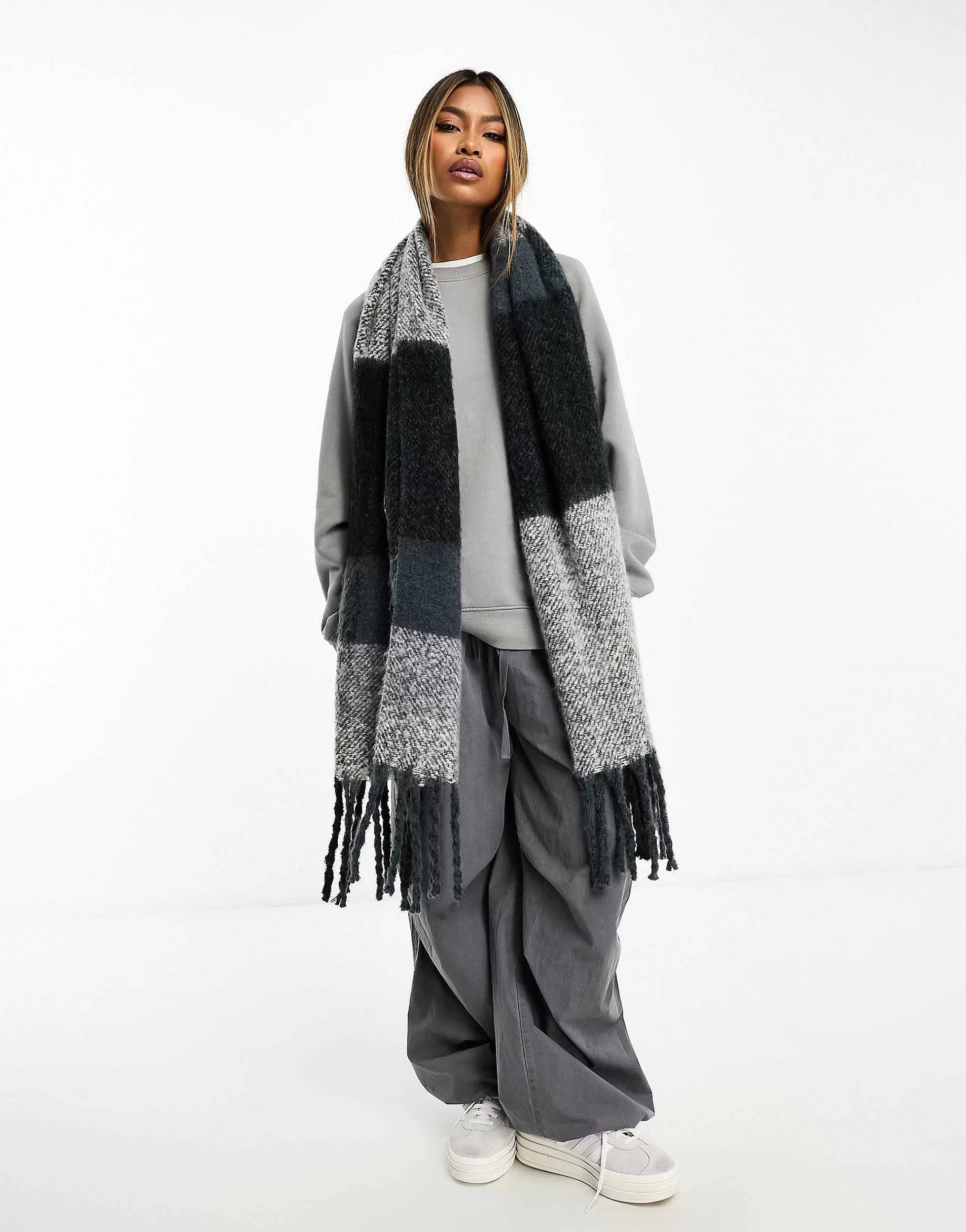 Women Threadbare Knitted Scarf In