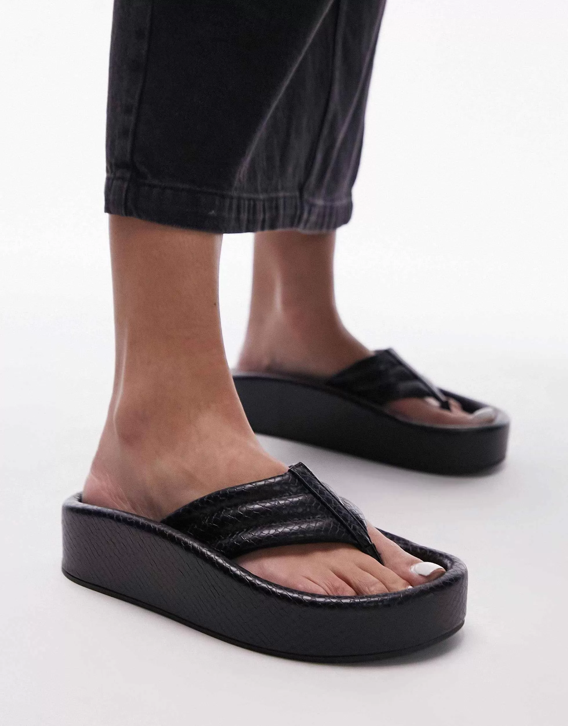Women Topshop Gigi Toepost Sunken Footbed Sandal In Lizard