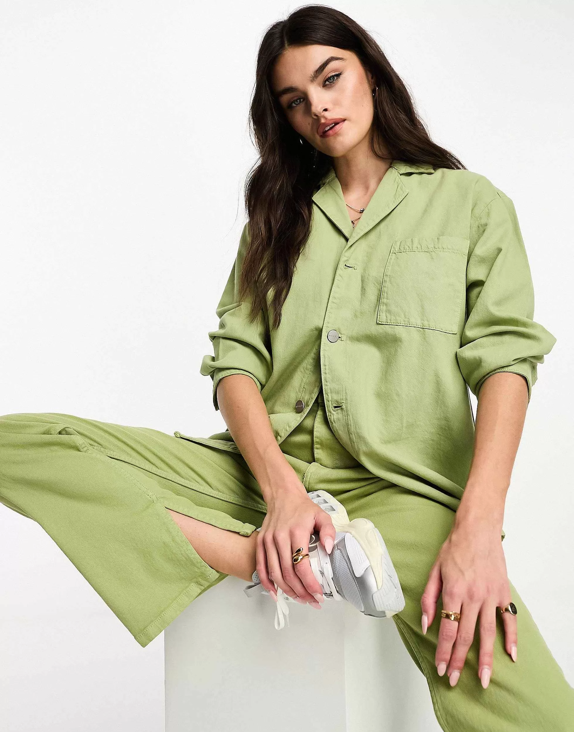 Women Waven Oversized Denim Shirt And High Rise Jeans In Sage Green