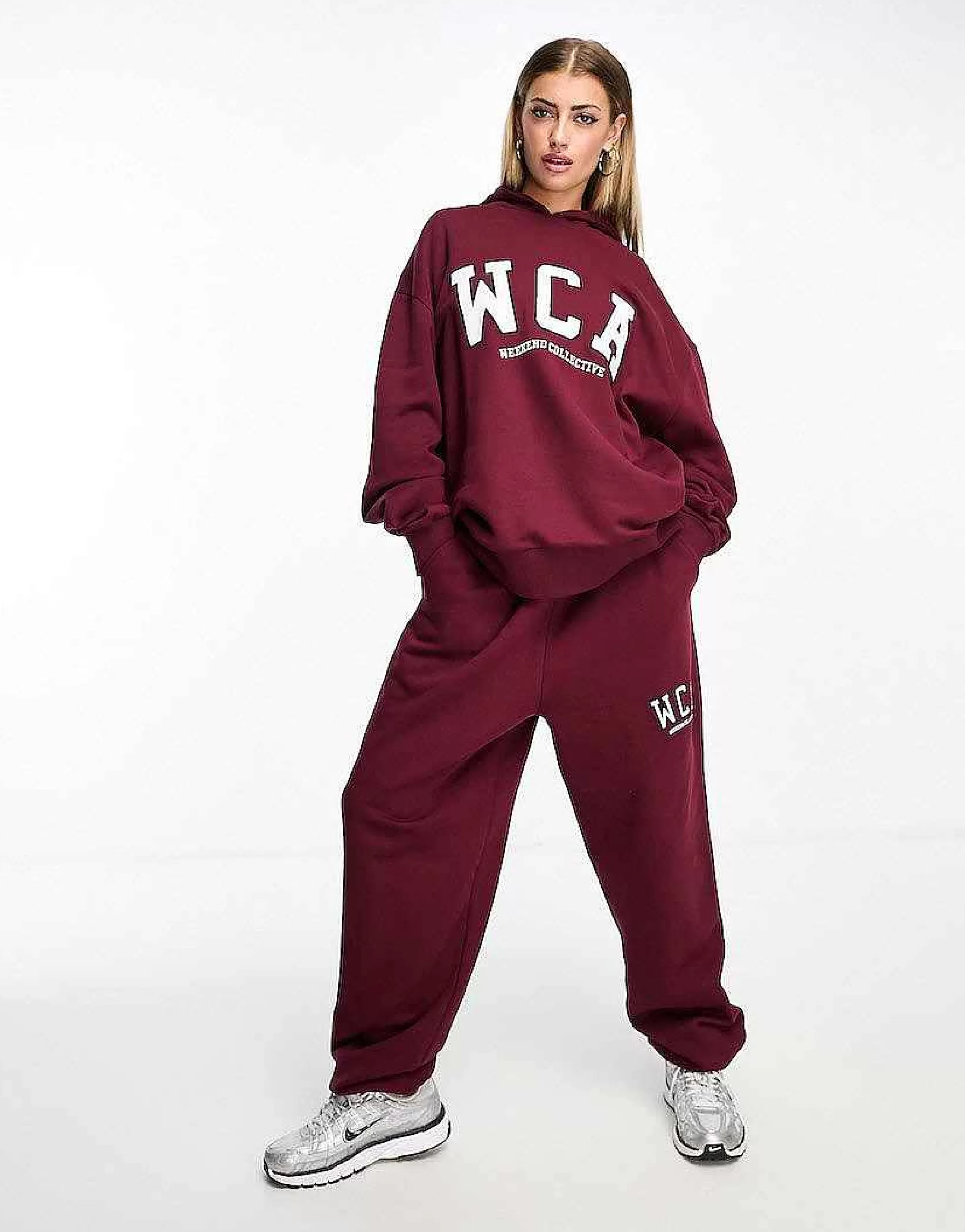 Women WEEKEND COLLECTIVE Oversized Jogger And Tshirt With Wca Logo In Burgundy